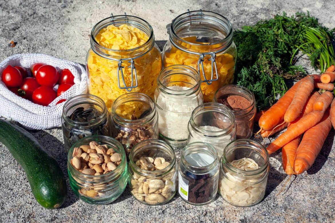 Food Storage Guide Using Glass Jars and Containers